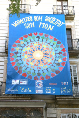 Large banner with a mandala and the text "Nosaltres som societat som mon"